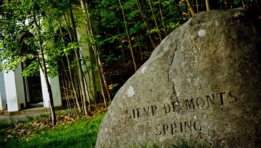https://res.cloudinary.com/see-sight-tours/image/upload/v1745230127/strapi/Bar_Harbor_Sieur_De_Monts_Spring_Maine_e439e6896f.jpg