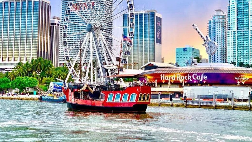https://res.cloudinary.com/see-sight-tours/image/upload/v1745230346/strapi/Aqua_Tours_Boat_Cruise_Miami_75d69a1dd2.jpg
