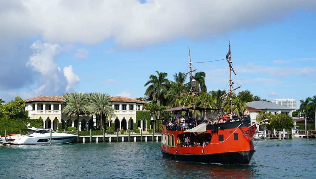 https://res.cloudinary.com/see-sight-tours/image/upload/v1745230346/strapi/Miami_Aqua_Tours_Boat_Cruise_US_957987a1e1.jpg