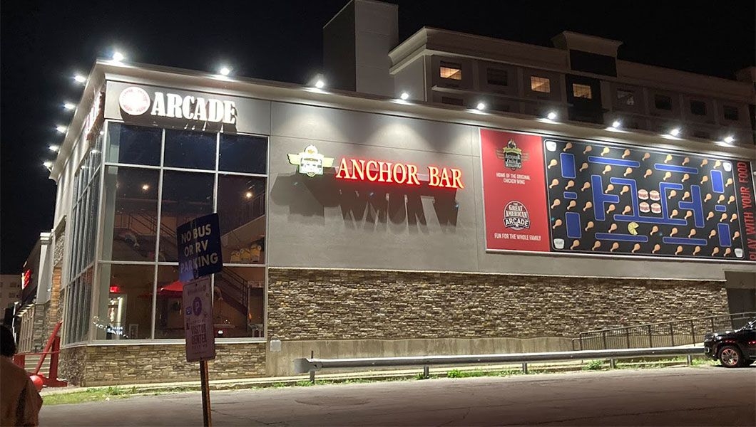https://res.cloudinary.com/see-sight-tours/image/upload/v1745230576/strapi/Anchor_Bar_NY_Niagara_Falls_98591b444d.jpg