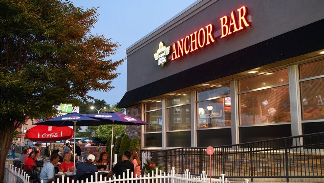 https://res.cloudinary.com/see-sight-tours/image/upload/v1745230576/strapi/Anchor_Bar_Niagara_Falls_7926ff17e3.jpg