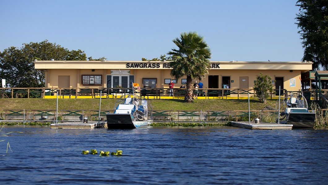 https://res.cloudinary.com/see-sight-tours/image/upload/v1745233275/strapi/Tourist_enjoying_and_airboat_ecotour_of_the_Sawgrass_Recreation_Park_c03d2c28eb.jpg