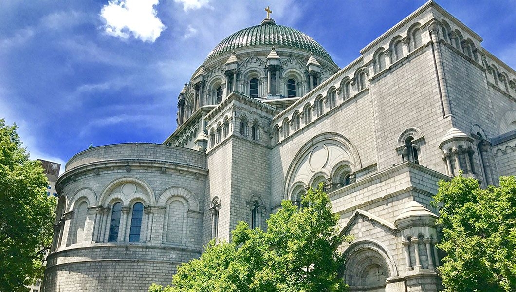 https://res.cloudinary.com/see-sight-tours/image/upload/v1745235496/strapi/Basilica_Saint_Louis_e354b6112e.jpg