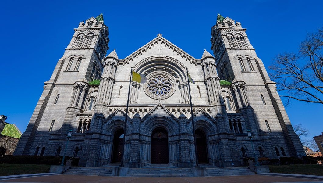 https://res.cloudinary.com/see-sight-tours/image/upload/v1745235496/strapi/Basilica_of_St_Louis_fec05fdce0.jpg