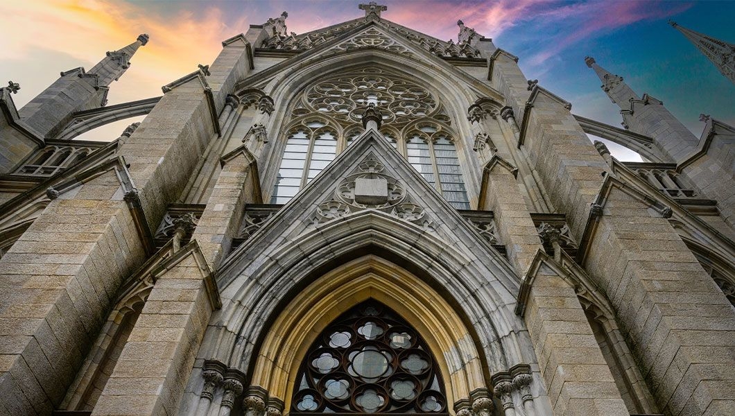 https://res.cloudinary.com/see-sight-tours/image/upload/v1745237213/strapi/St_Patrick_Cathedral_new_york_d21aba78dd.jpg