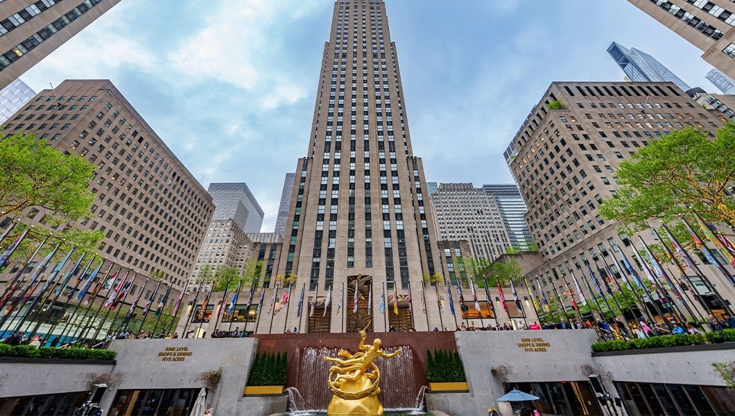https://res.cloudinary.com/see-sight-tours/image/upload/v1745237851/strapi/New_York_Rockefeller_Center_a807867a83.jpg