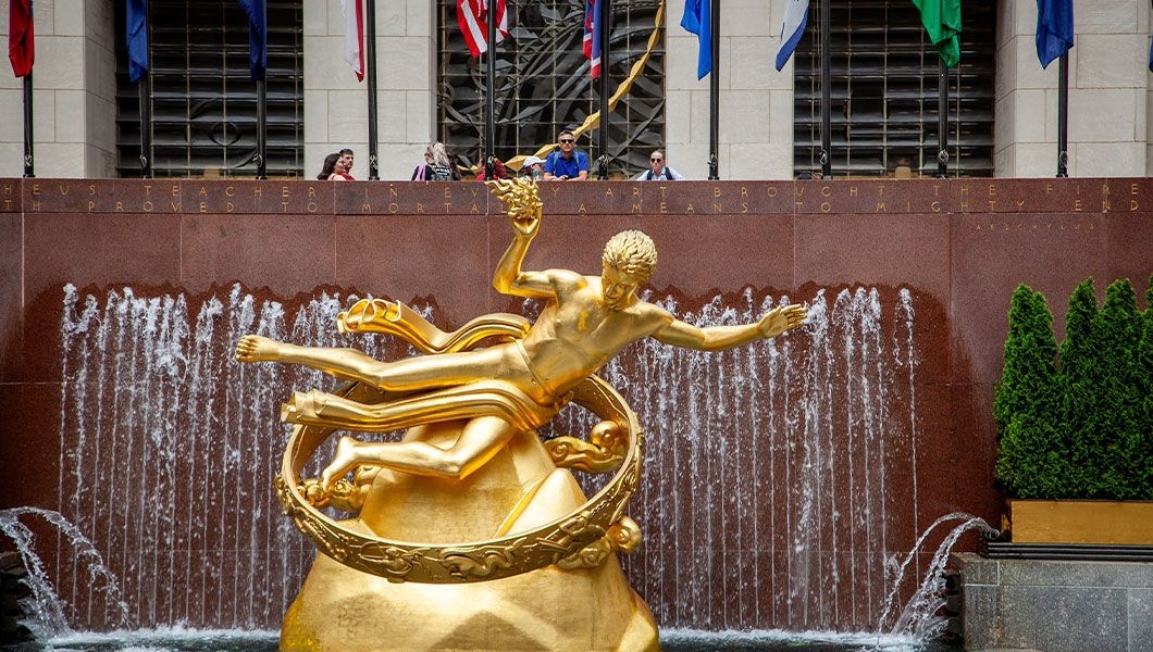 https://res.cloudinary.com/see-sight-tours/image/upload/v1745237851/strapi/Rockefeller_Center_new_york_4363cbd1de.jpg