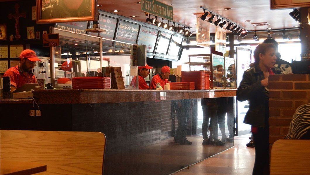 https://res.cloudinary.com/see-sight-tours/image/upload/v1745238385/strapi/New_York_Pizza_Suprema_13a873df12.jpg