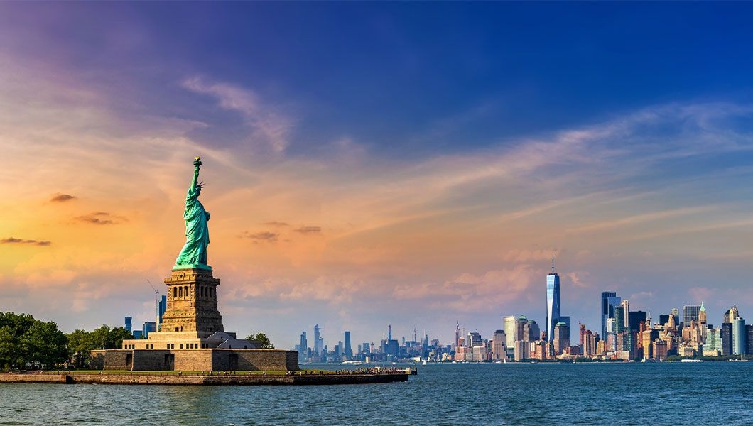 https://res.cloudinary.com/see-sight-tours/image/upload/v1745239338/strapi/Manhattan_Skyline_New_york_668dbb5d37.jpg