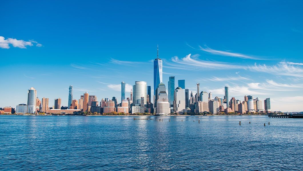 https://res.cloudinary.com/see-sight-tours/image/upload/v1745239339/strapi/Manhattan_Skyline_NYC_1319eece86.jpg