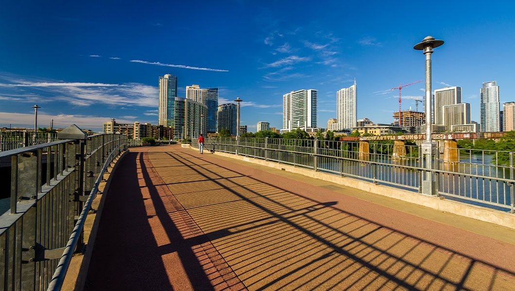 https://res.cloudinary.com/see-sight-tours/image/upload/v1745391894/strapi/Pfluger_Pedestrian_Bridge_506c694779.jpg