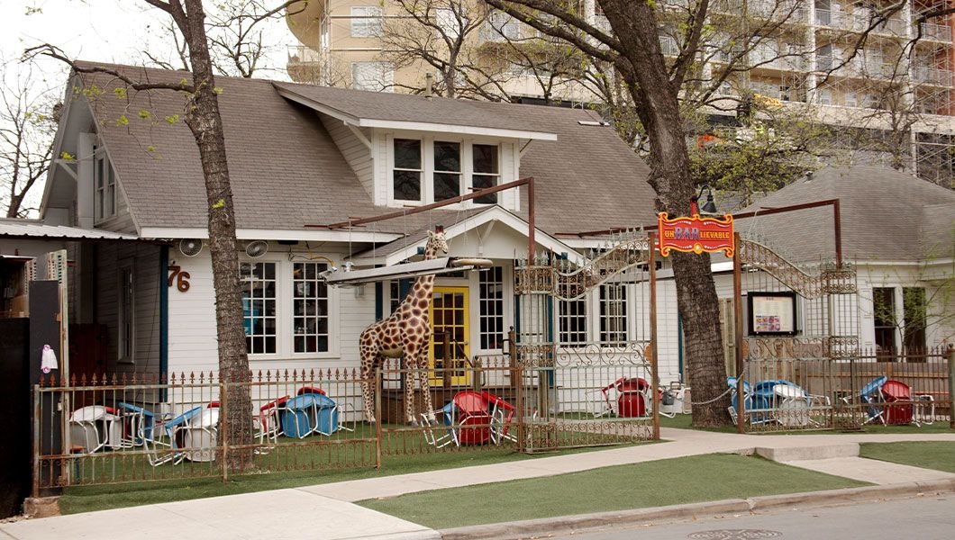 https://res.cloudinary.com/see-sight-tours/image/upload/v1745392448/strapi/Rainey_Street_Historic_District_59b0bd3cdd.jpg