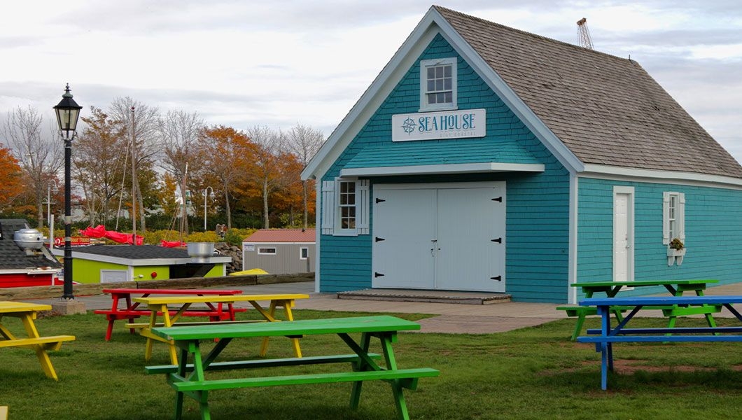 https://res.cloudinary.com/see-sight-tours/image/upload/v1745394047/strapi/Charlotte_Town_Peak_s_Wharf_US_5b40ad7ac8.jpg