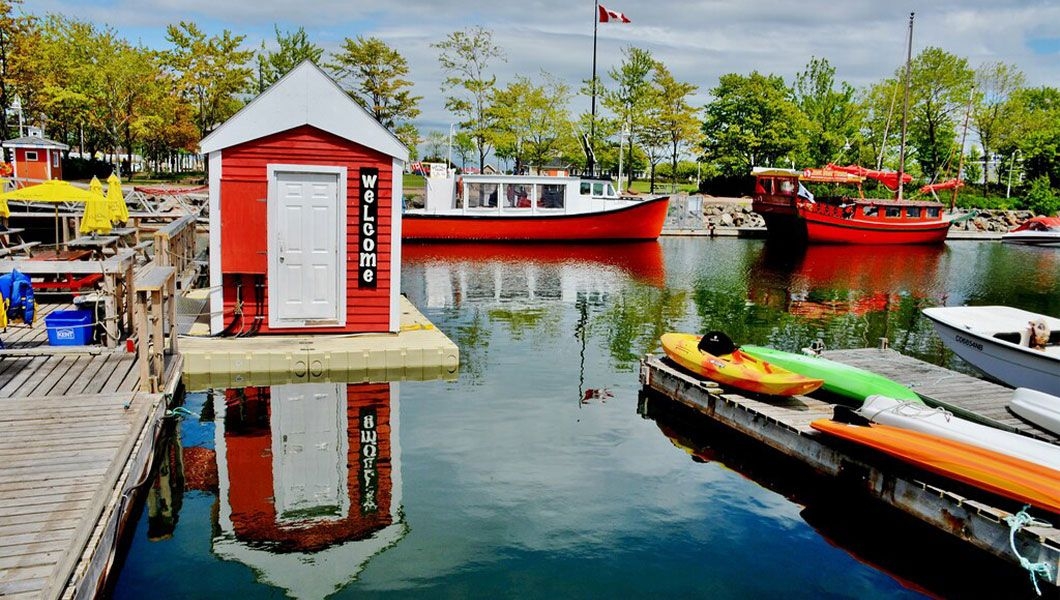 https://res.cloudinary.com/see-sight-tours/image/upload/v1745394047/strapi/Peak_s_Wharf_Charlotte_Town_748d0bd9a0.jpg