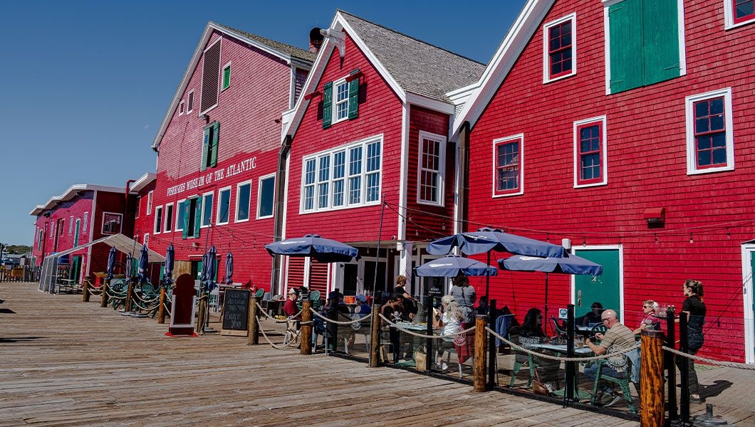 https://res.cloudinary.com/see-sight-tours/image/upload/v1745477968/strapi/Halifax_Old_Town_Lunenburg_82c0249a02.jpg