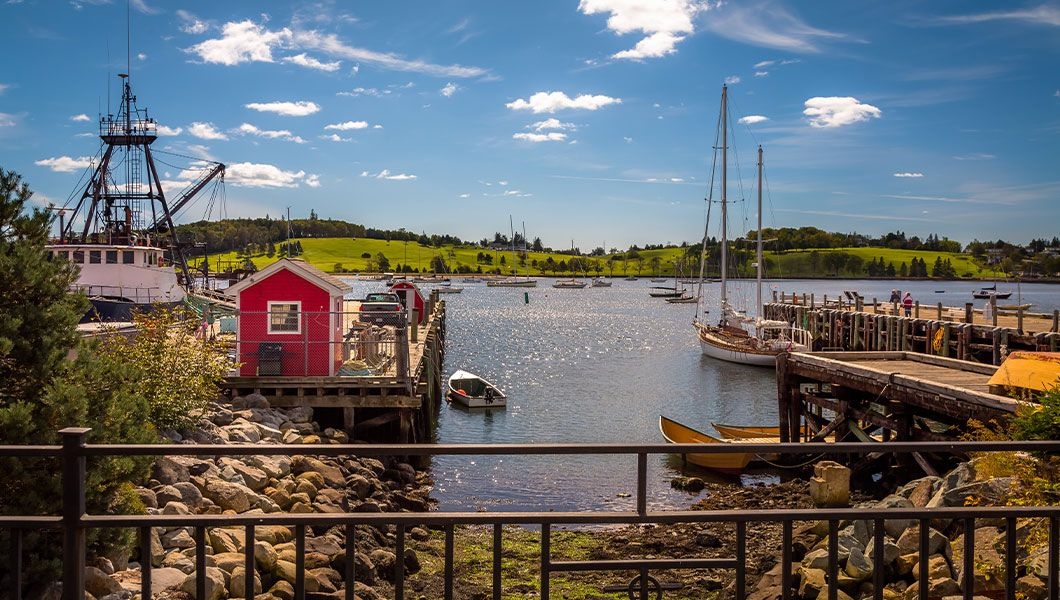 https://res.cloudinary.com/see-sight-tours/image/upload/v1745477968/strapi/Old_Town_Lunenburg_Canada_884814e8d5.jpg