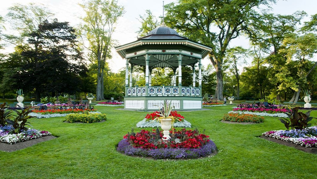https://res.cloudinary.com/see-sight-tours/image/upload/v1745480767/strapi/Halifax_Public_Gardens_Canada_5c6740aa82.jpg