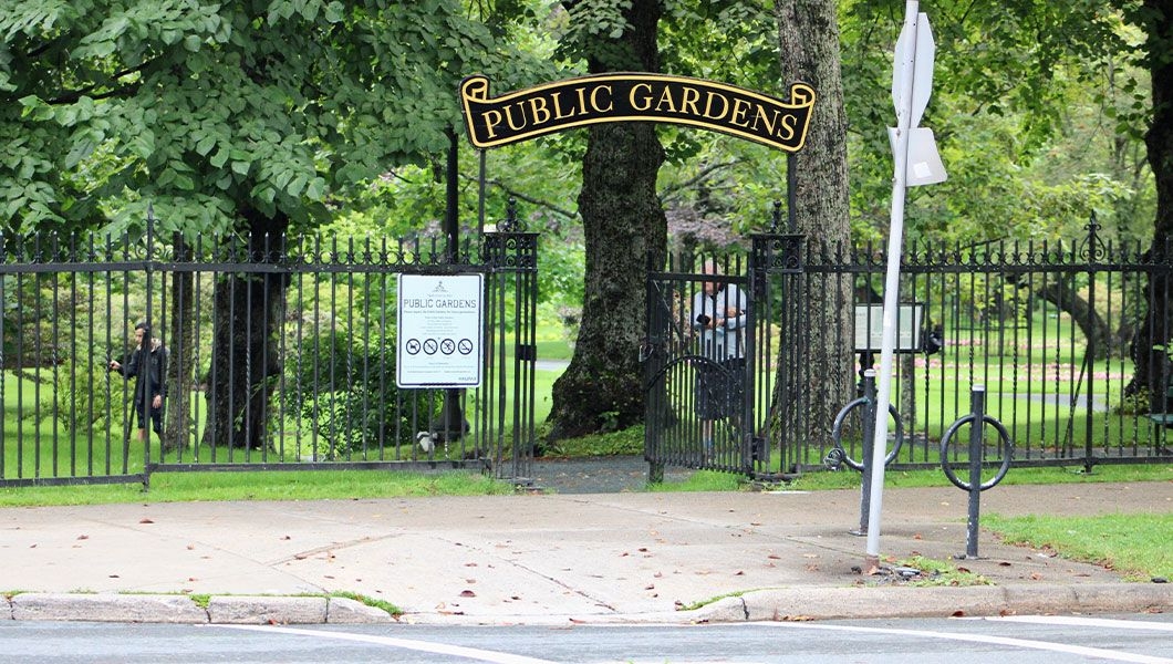 https://res.cloudinary.com/see-sight-tours/image/upload/v1745480767/strapi/Halifax_Public_Gardens_f9b0c1ad54.jpg
