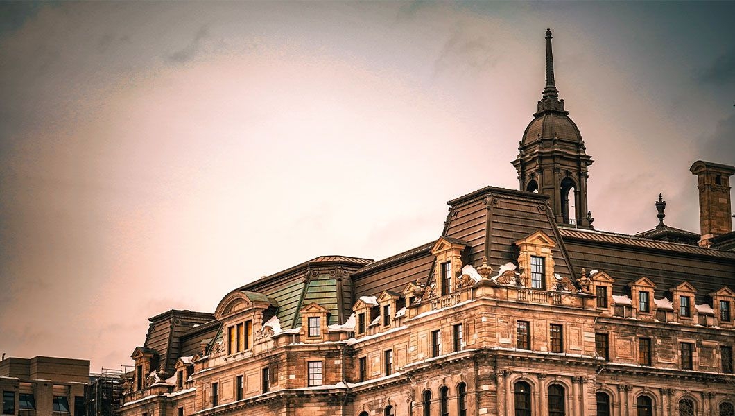 https://res.cloudinary.com/see-sight-tours/image/upload/v1745825413/strapi/Montreal_City_Hall_31eb354199.jpg