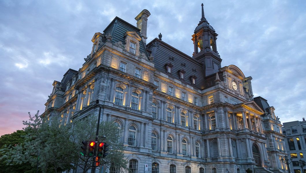 https://res.cloudinary.com/see-sight-tours/image/upload/v1745825413/strapi/Montreal_City_Hall_Canada_8a2ea33419.jpg