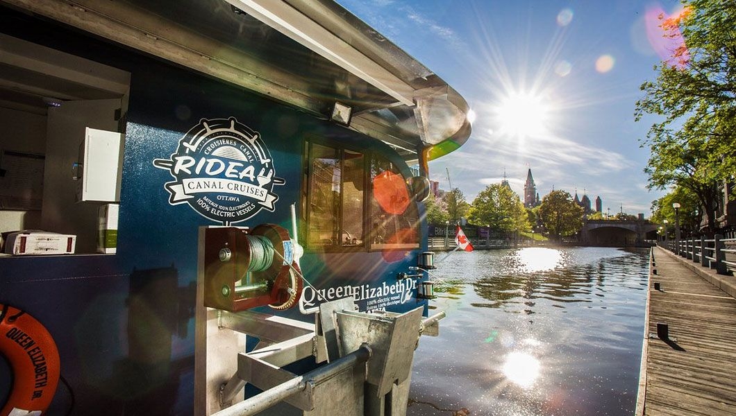 https://res.cloudinary.com/see-sight-tours/image/upload/v1745834009/strapi/Rideau_Canal_Cruise_9b3822584b.jpg