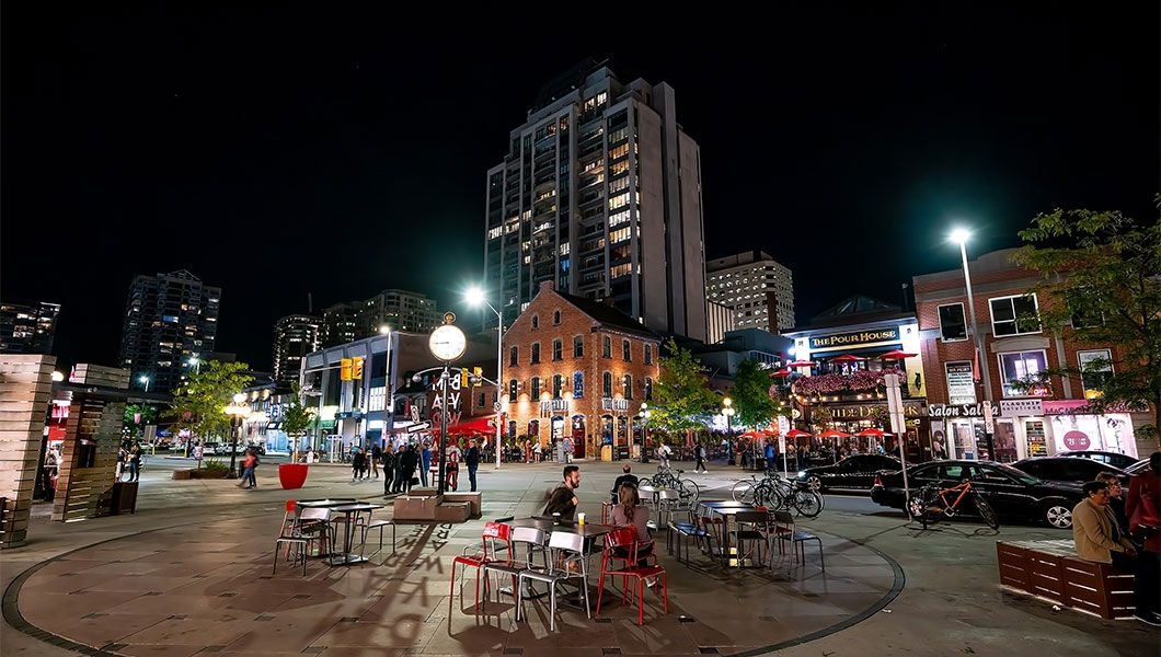 https://res.cloudinary.com/see-sight-tours/image/upload/v1745837111/strapi/Byward_Market_Ottawa_Canada_209f4b2070.jpg