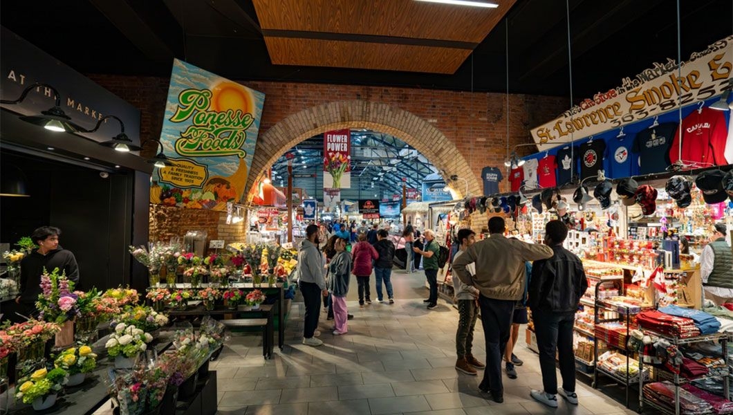 https://res.cloudinary.com/see-sight-tours/image/upload/v1745904391/strapi/St_Lawrence_Market_Torronto_77ae8f0f4d.jpg