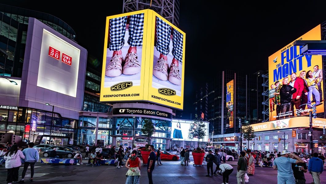 https://res.cloudinary.com/see-sight-tours/image/upload/v1745905523/strapi/Dundas_Square_Torronto_010853b267.jpg