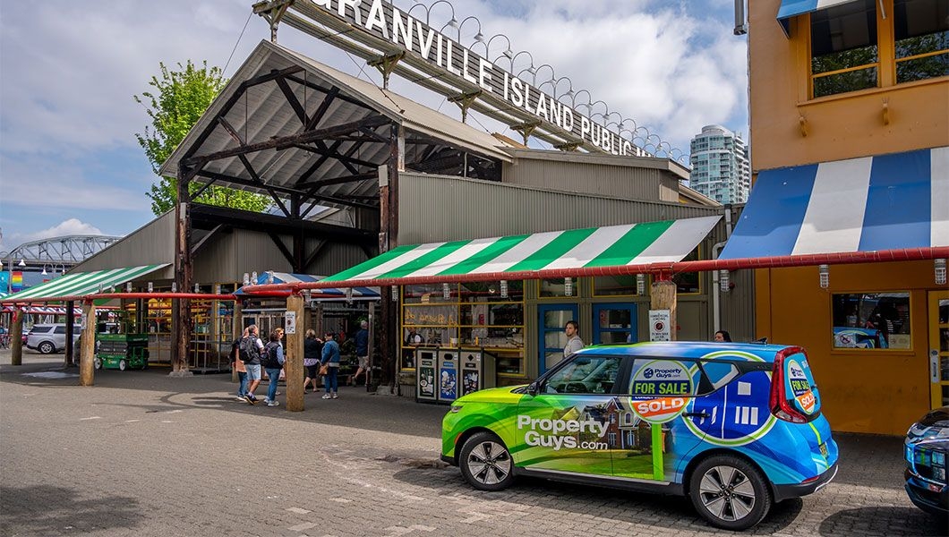 https://res.cloudinary.com/see-sight-tours/image/upload/v1745913731/strapi/Canada_Vancouver_Granville_Island_Public_Market_2c80b73490.jpg