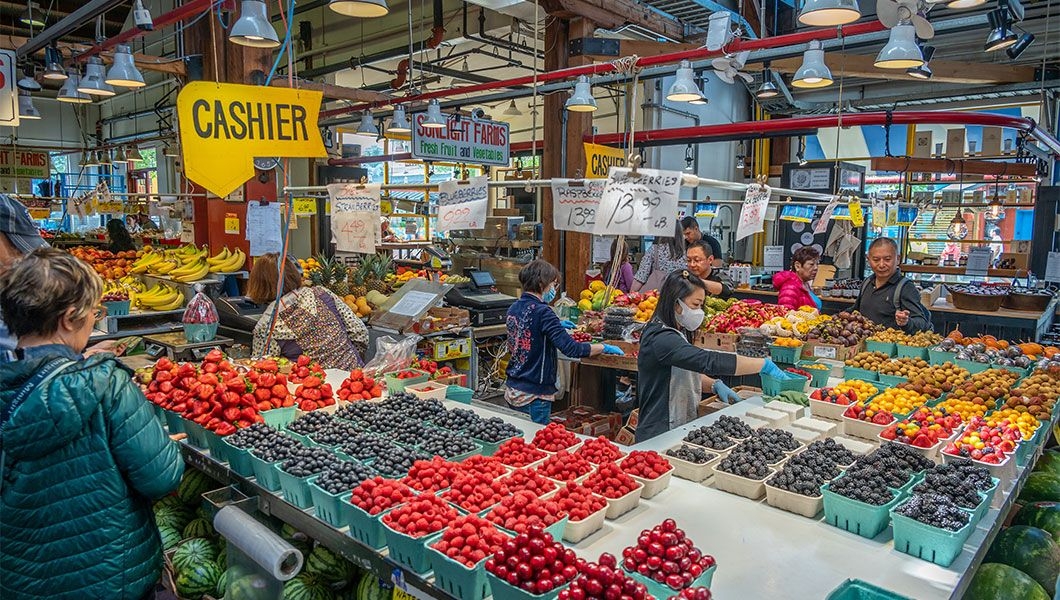 https://res.cloudinary.com/see-sight-tours/image/upload/v1745913731/strapi/Vancouver_Canada_Granville_Island_Public_Market_da8c0a30c4.jpg