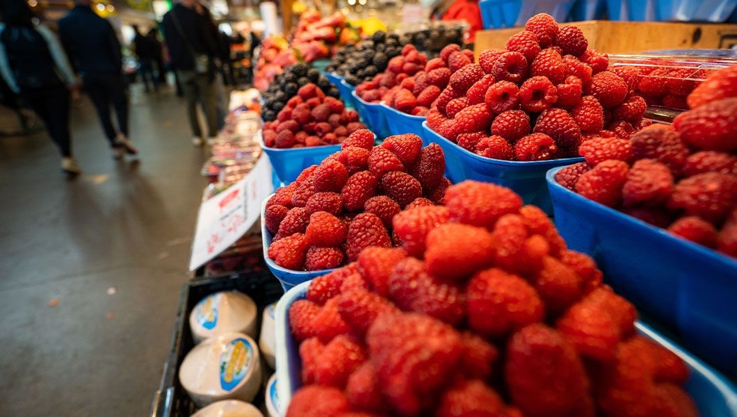 https://res.cloudinary.com/see-sight-tours/image/upload/v1745913731/strapi/Vancouver_Granville_Island_Public_Market_a114961899.jpg