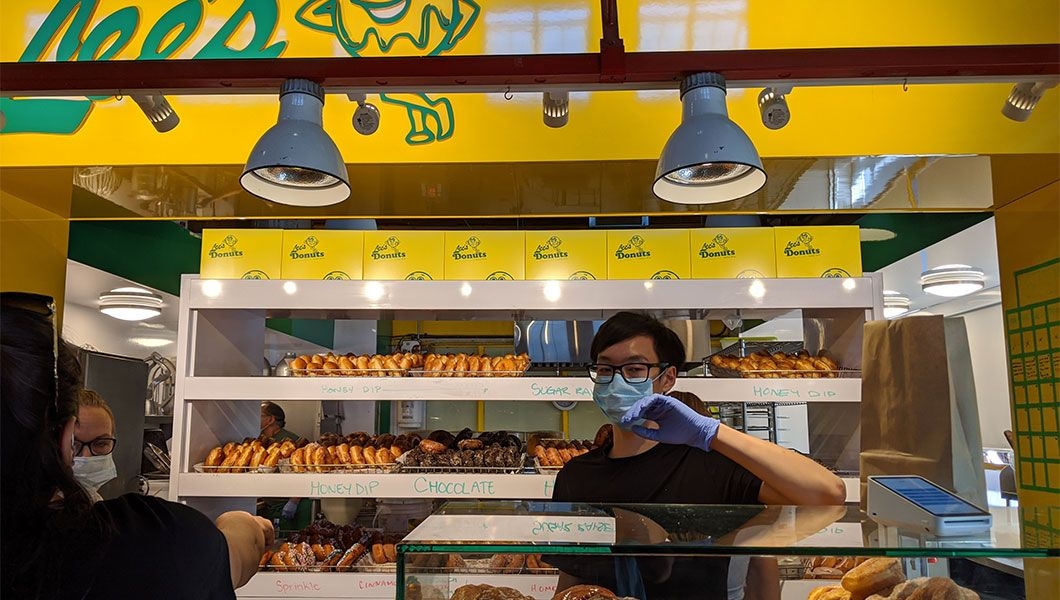 https://res.cloudinary.com/see-sight-tours/image/upload/v1745914187/strapi/Lee_s_Donuts_Vancouver_ee6d5e9523.jpg