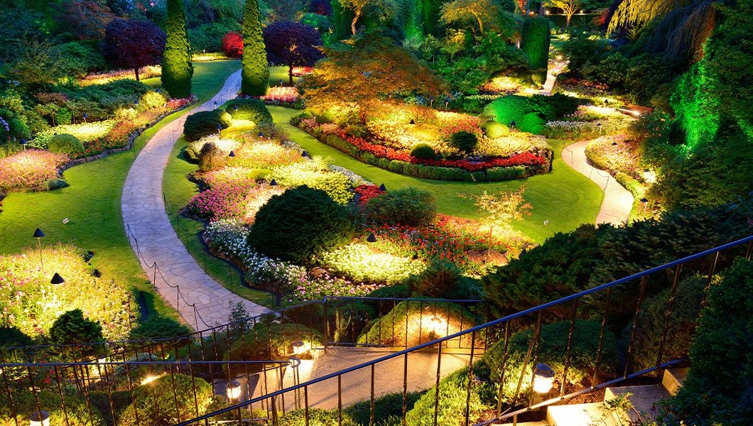 https://res.cloudinary.com/see-sight-tours/image/upload/v1745915480/strapi/Butchart_Gardens_Canada_4b792f8236.jpg