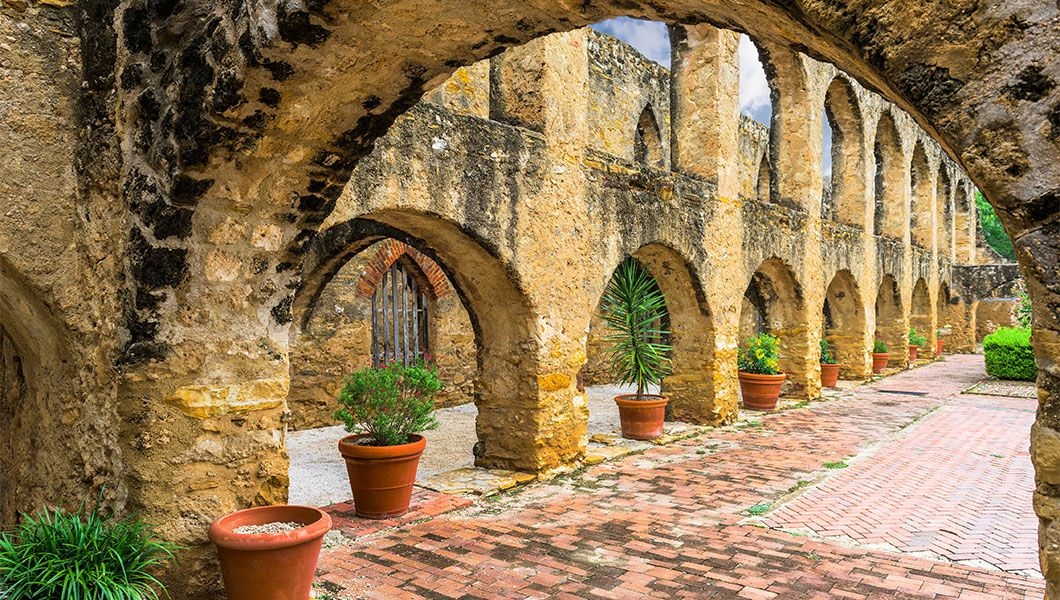 https://res.cloudinary.com/see-sight-tours/image/upload/v1745921356/strapi/Missions_San_Antonio_254a8a0dc5.jpg