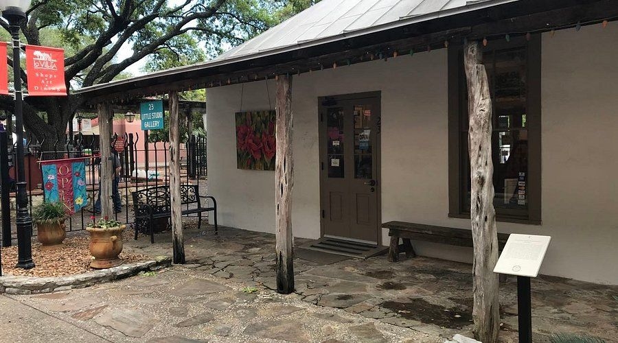 https://res.cloudinary.com/see-sight-tours/image/upload/v1745921796/strapi/one_of_the_historic_houses_5a402bcb8b.jpg