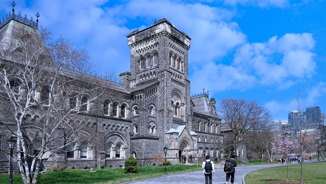 https://res.cloudinary.com/see-sight-tours/image/upload/v1746001512/strapi/University_of_Toronto_1_3c6368e112.jpg