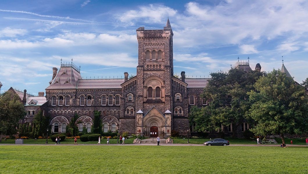 https://res.cloudinary.com/see-sight-tours/image/upload/v1746001512/strapi/University_of_Toronto_2_ebd2c758e3.jpg