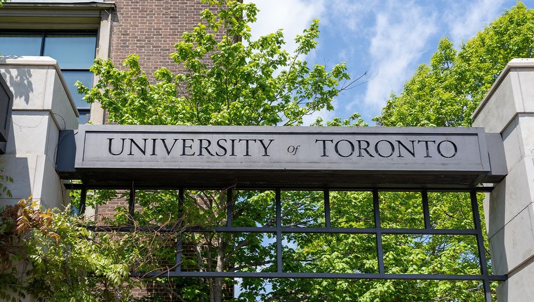 https://res.cloudinary.com/see-sight-tours/image/upload/v1746001513/strapi/University_of_Toronto_5_ca13347e9c.jpg