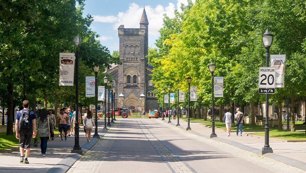 https://res.cloudinary.com/see-sight-tours/image/upload/v1746001513/strapi/University_of_Toronto_6_d77ae8a1f2.jpg