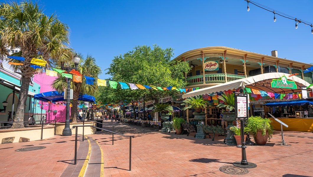 https://res.cloudinary.com/see-sight-tours/image/upload/v1746001871/strapi/Historic_Market_Square_San_Antonio_4_42ad199536.jpg