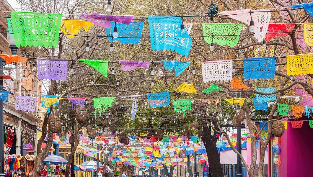 https://res.cloudinary.com/see-sight-tours/image/upload/v1746001871/strapi/Historic_Market_Square_San_Antonio_6_2bbfcd4cea.jpg