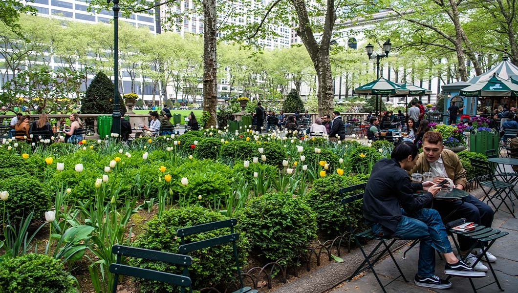 https://res.cloudinary.com/see-sight-tours/image/upload/v1747140346/strapi/bryant_park2_6fa27a103e.jpg