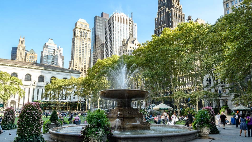 https://res.cloudinary.com/see-sight-tours/image/upload/v1747140346/strapi/bryant_park4_b6454b9ab3.jpg