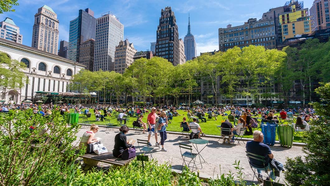 https://res.cloudinary.com/see-sight-tours/image/upload/v1747140346/strapi/bryant_park_4499315f20.jpg