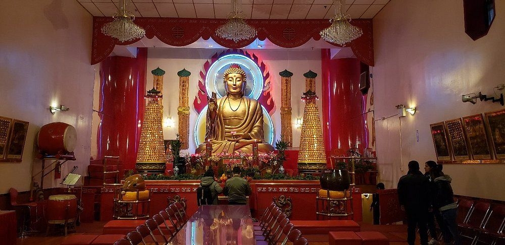 https://res.cloudinary.com/see-sight-tours/image/upload/v1747226022/strapi/mahayana_buddhist_temple_1_41116e14ed.jpg