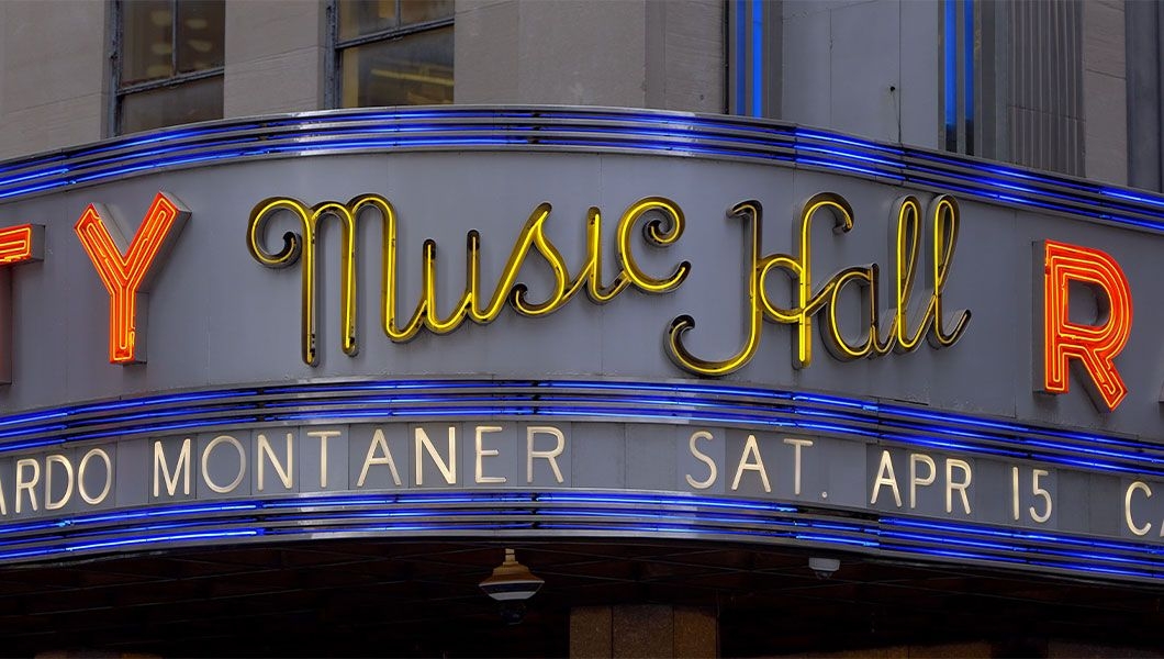 https://res.cloudinary.com/see-sight-tours/image/upload/v1747295586/strapi/Radio_City_Music_Hall_Manhattan_cdaf69e6b0.jpg