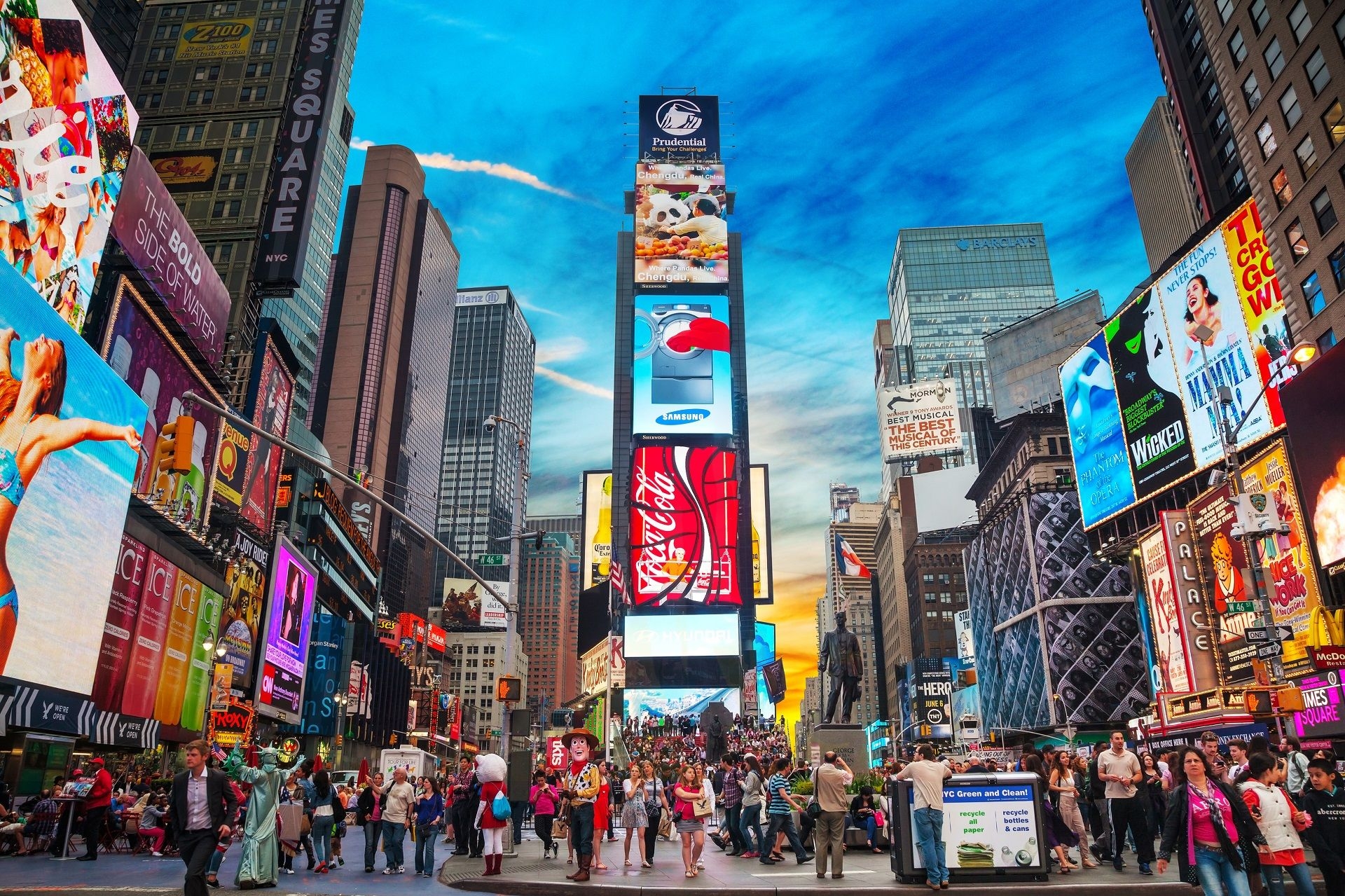 https://res.cloudinary.com/see-sight-tours/image/upload/v1747310694/strapi/1_Timesquare_Evening_8c6db74ece.jpg