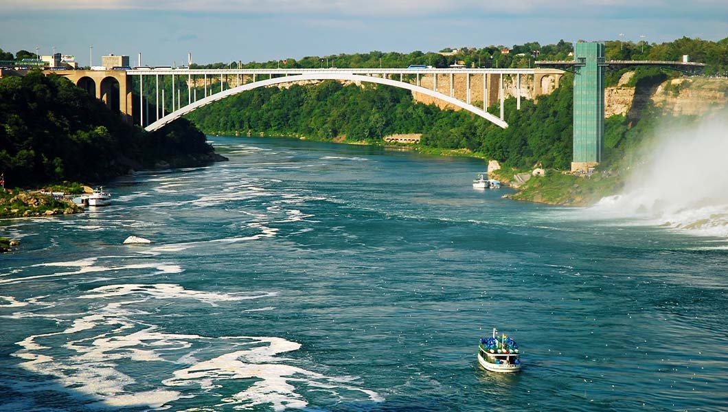 https://res.cloudinary.com/see-sight-tours/image/upload/v1747824462/strapi/maid_of_the_mist_canada_side_06529fa86e.jpg