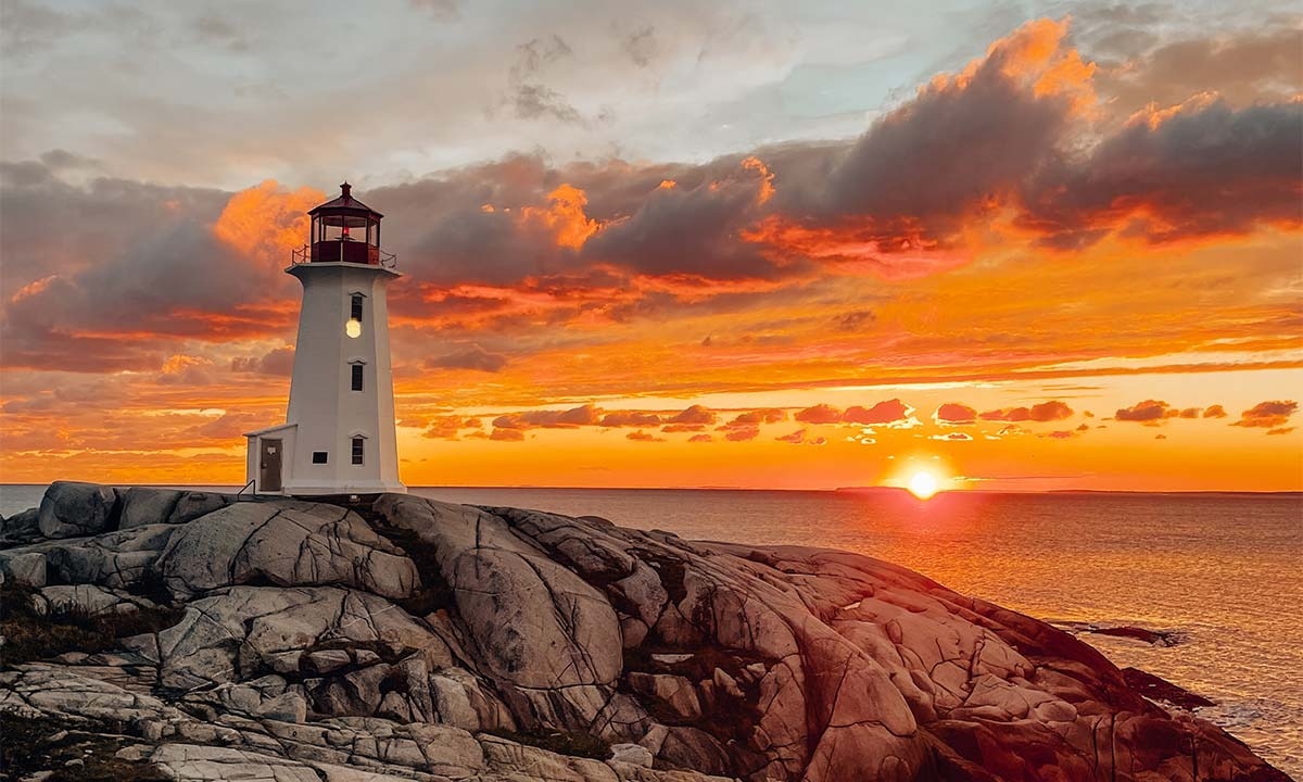https://res.cloudinary.com/see-sight-tours/image/upload/v1752833702/strapi/Sunset_Tour_from_Halifax1_69e51c51df.jpg