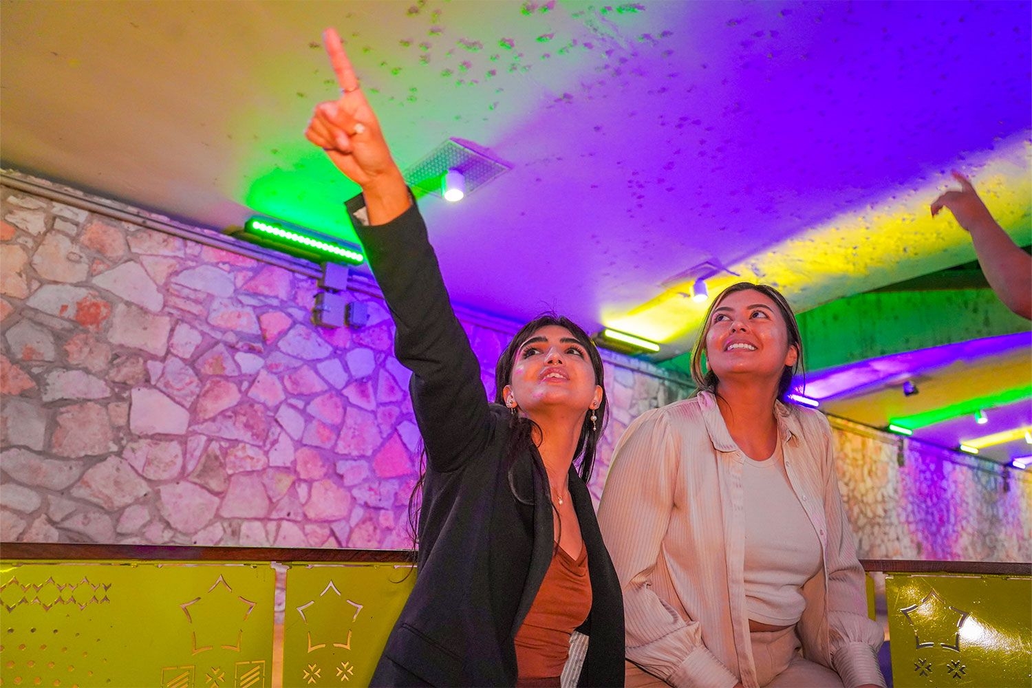 https://res.cloudinary.com/see-sight-tours/image/upload/v1767685115/strapi/Riverwalk_Cruise_tour_641a2f251c.jpg